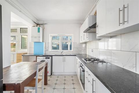 5 bedroom end of terrace house for sale, Staines Road, Ilford