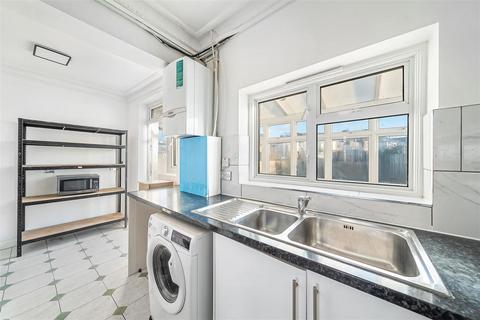 5 bedroom end of terrace house for sale, Staines Road, Ilford