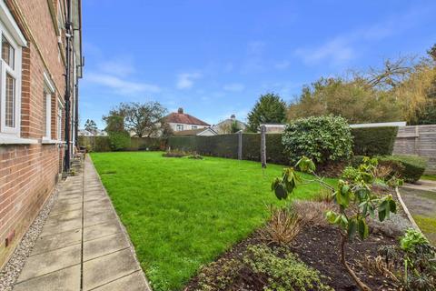 2 bedroom flat for sale, Alfreda Court, Kingsland Road, Whitchurch, Cardiff, CF14