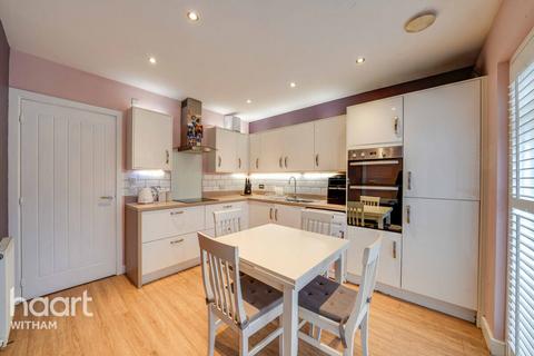 4 bedroom semi-detached house for sale, Henderson Way, Witham