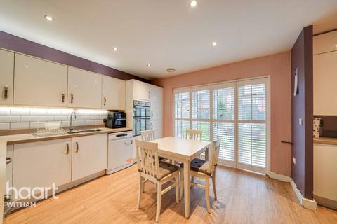 4 bedroom semi-detached house for sale, Henderson Way, Witham