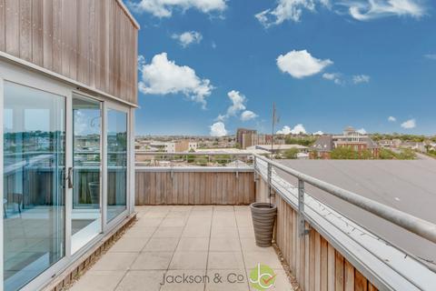 2 bedroom penthouse to rent, Colchester CO2