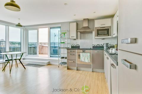 2 bedroom penthouse to rent, Colchester CO2