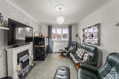 2 bedroom apartment for sale, Montague Road, Sale