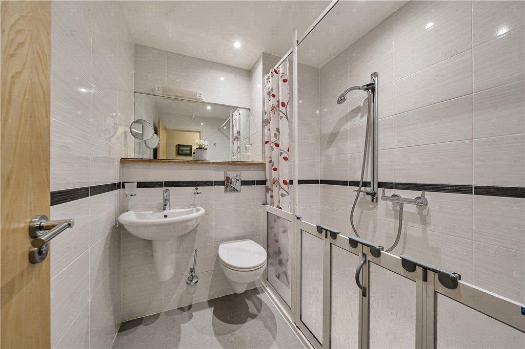 En-Suite Shower
