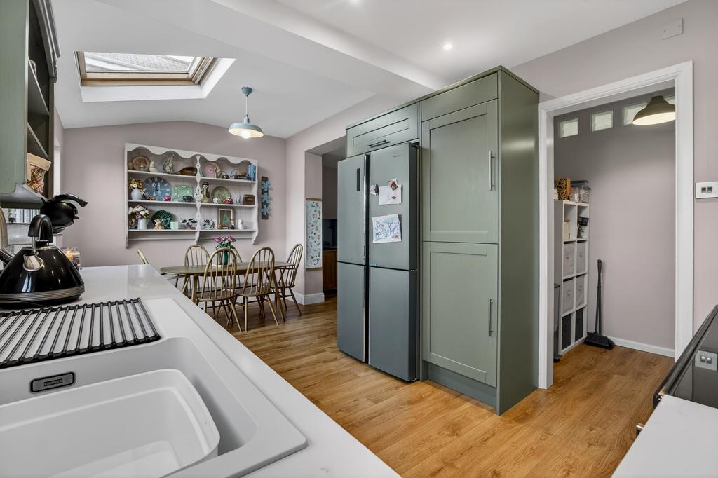 Kitchen Dining Area (3)