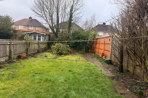 3 bedroom semi-detached house to rent, Somerset Avenue, Luton LU2