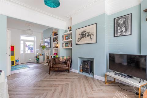 5 bedroom end of terrace house for sale, Montgomery Street, Cardiff CF24