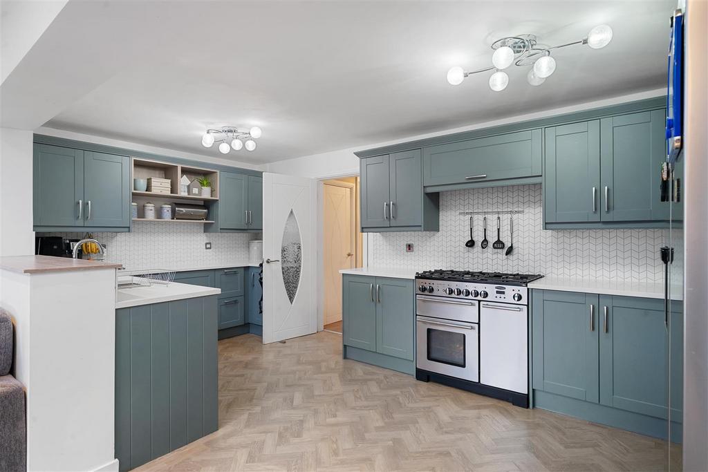 Kitchen4.jpg