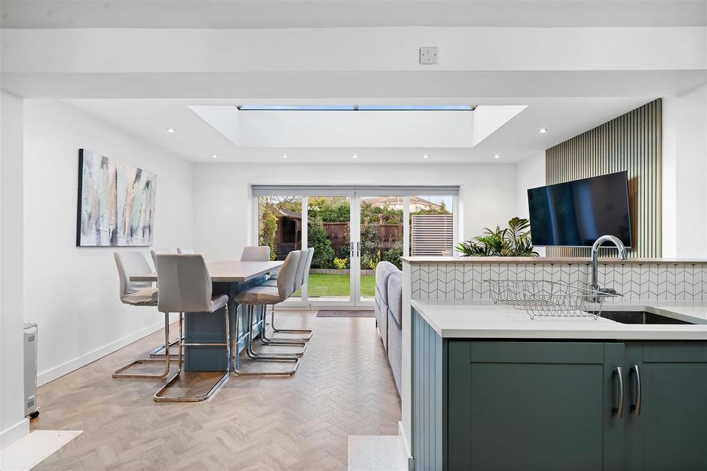 Kitchen3.jpg
