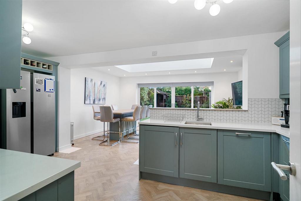 Kitchen2.jpg