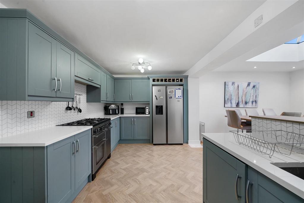 Kitchen5.jpg