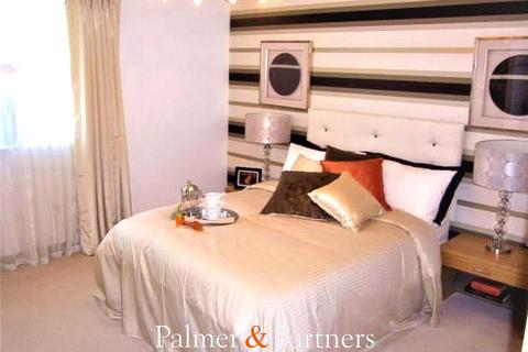 2 bedroom apartment for sale, Hawkins Road, Colchester, Essex, CO2