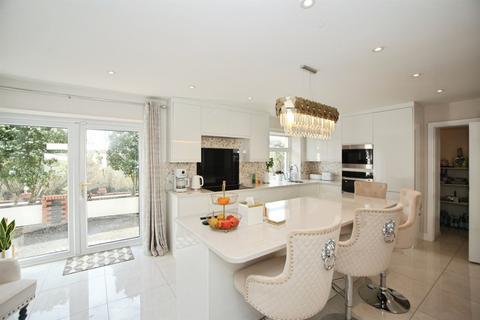 5 bedroom detached house for sale, Mill Lane, Cross Inn, Pontyclun