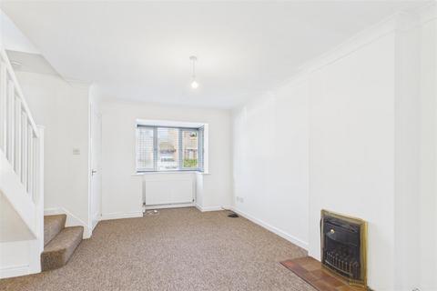 2 bedroom terraced house to rent, Chichester Drive, Tangmere