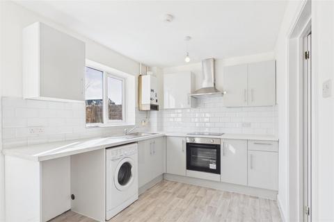 2 bedroom terraced house to rent, Chichester Drive, Tangmere