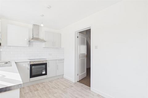 2 bedroom terraced house to rent, Chichester Drive, Tangmere
