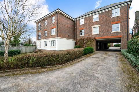 2 bedroom apartment to rent, Station Road, Merstham Redhill RH1