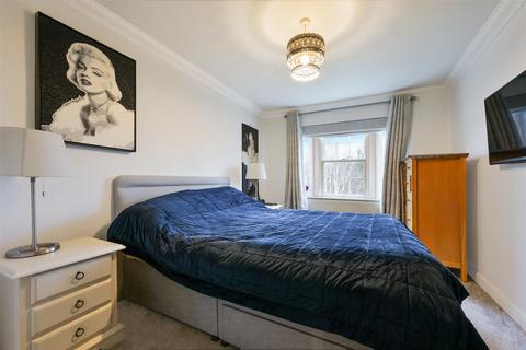 2 bedroom apartment to rent, Station Road, Merstham Redhill RH1