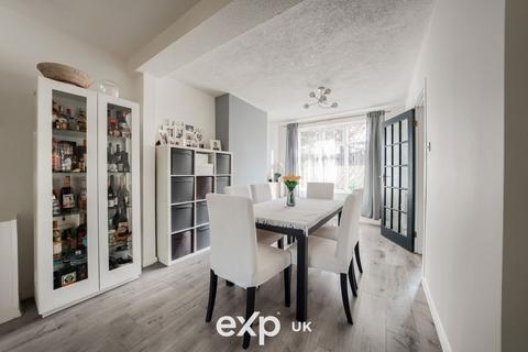 3 bedroom semi-detached house for sale, London Road, Northampton NN4