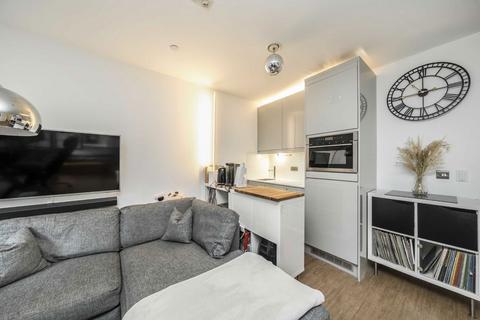 Studio for sale, Red Lion Square, London SW18