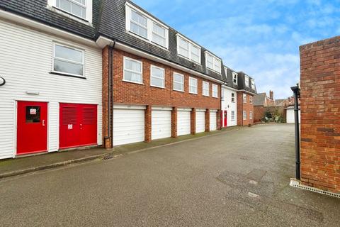 undefined, Wall Road, Ashford