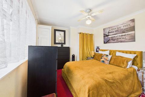 3 bedroom semi-detached house for sale, Amethyst Avenue, Chatham ME5