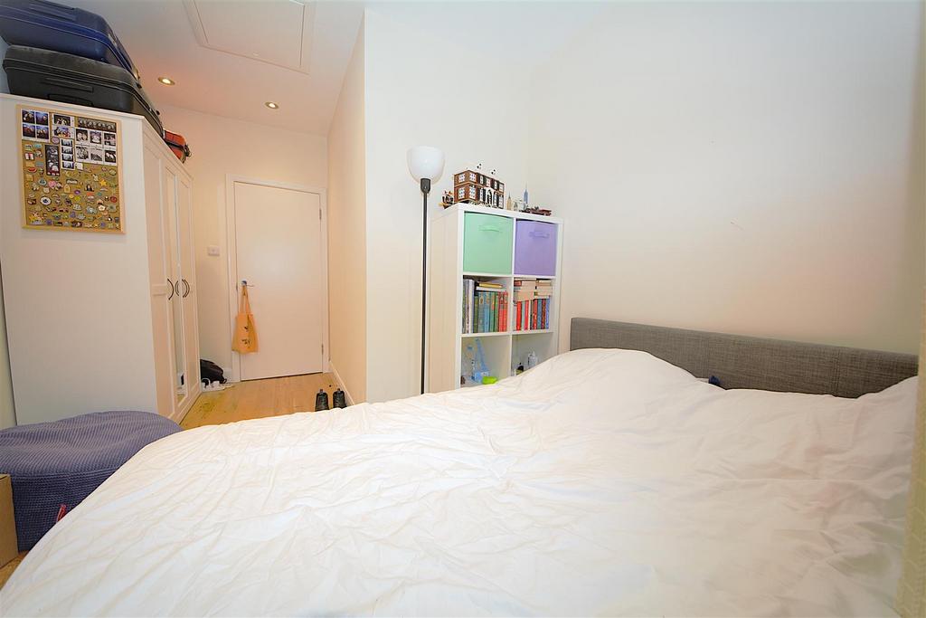 Bedroom 1.jpg