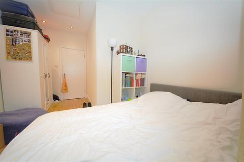 undefined, High Road, East Finchley, N2