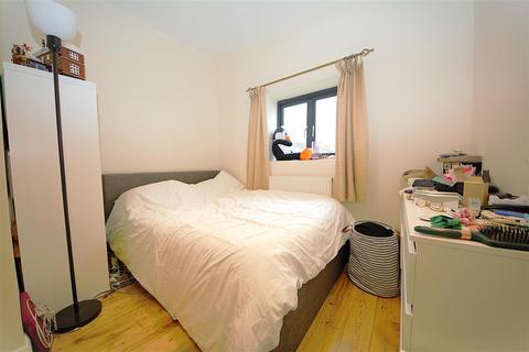 2 bedroom flat to rent, High Road, East Finchley, N2