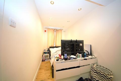 2 bedroom flat to rent, High Road, East Finchley, N2