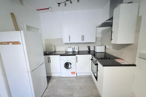 4 bedroom flat to rent, Beech Avenue, Nottingham, NG7