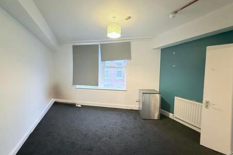 4 bedroom flat to rent, Beech Avenue, Nottingham, NG7