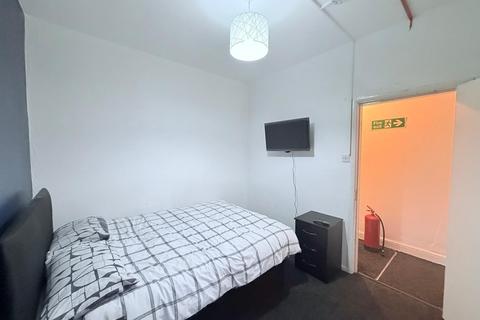 4 bedroom flat to rent, Beech Avenue, Nottingham, NG7