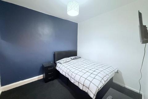 4 bedroom flat to rent, Beech Avenue, Nottingham, NG7