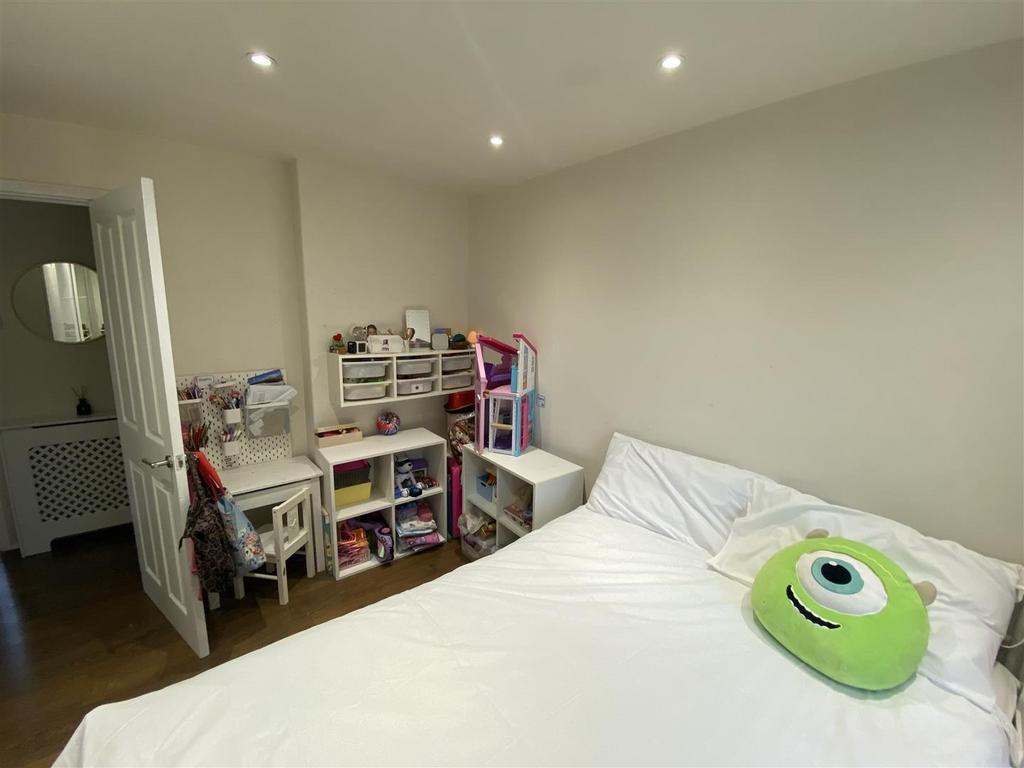Bedroom shot 2.jpeg
