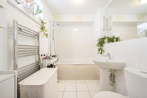 undefined, Kings Arms Court, London E1