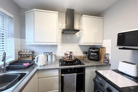 2 bedroom terraced house for sale, Heathmoor Way, Halifax HX2