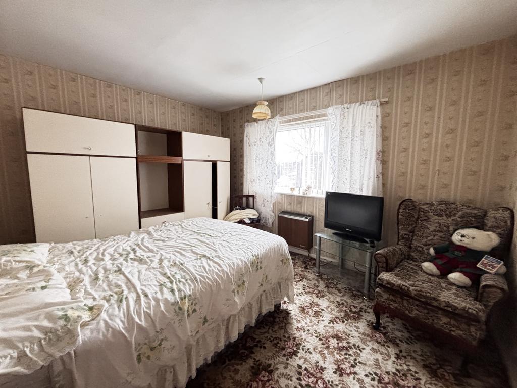 BEDROOM.jpeg