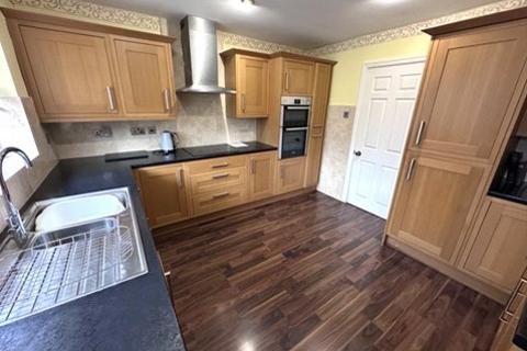 3 bedroom bungalow to rent, Becconsall Drive, Crewe, Cheshire, CW1