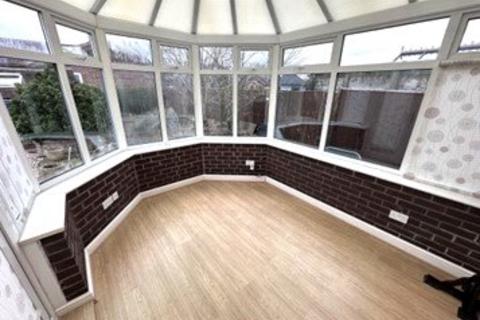 3 bedroom bungalow to rent, Becconsall Drive, Crewe, Cheshire, CW1