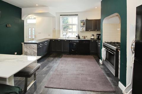 2 bedroom end of terrace house for sale, Oaks Road, Batley, WF17
