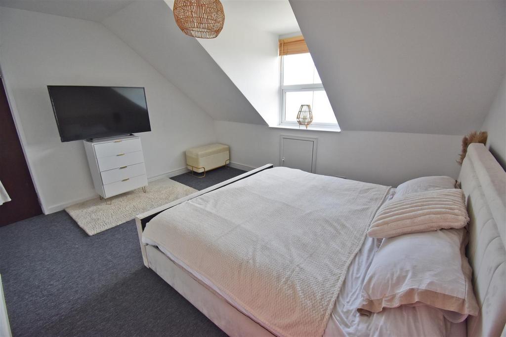 Bedroom 1.2.jpg