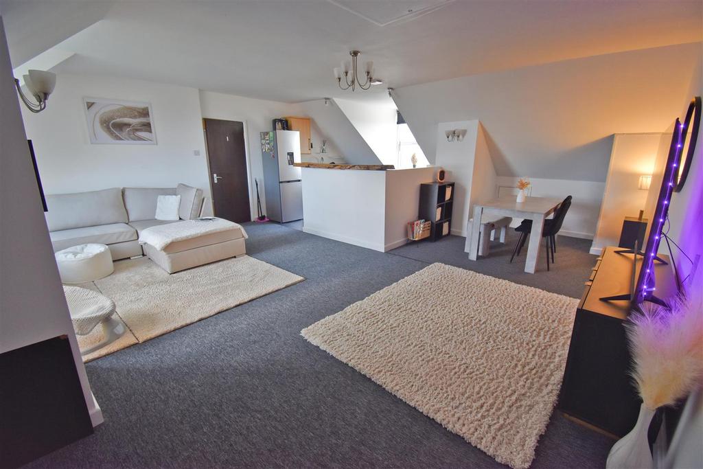 Lounge 3.jpg
