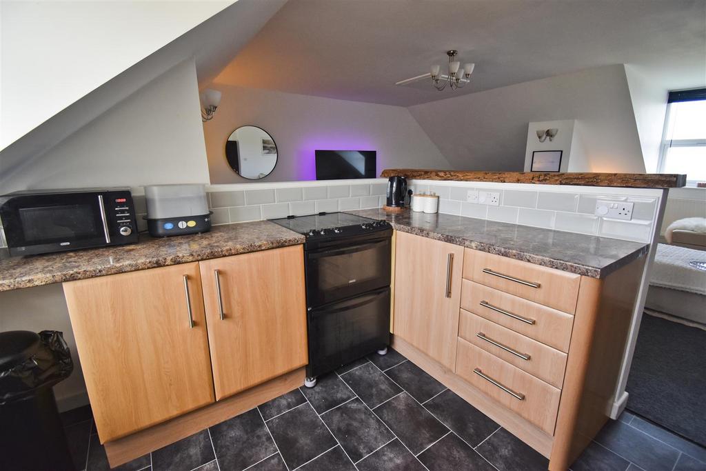 Kitchen 2.jpg