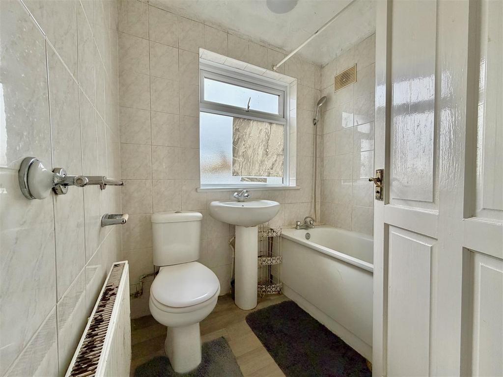 Family Bathroom/ WC