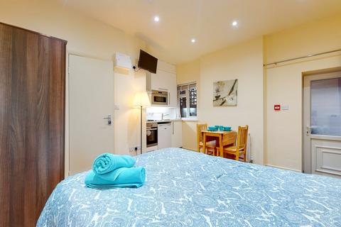 Studio to rent, Chatsworth Road, London NW2