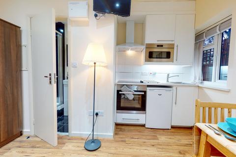 Studio to rent, Chatsworth Road, London NW2