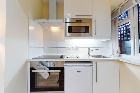 Studio to rent, Chatsworth Road, London NW2