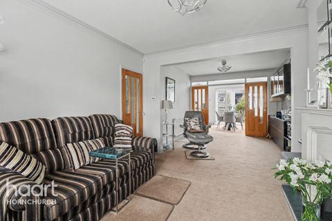 3 bedroom semi-detached house for sale, Albany Road, Hornchurch
